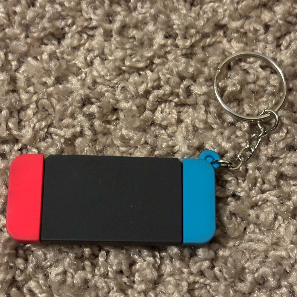 Rubber switch keychain - Picture 3 of 3